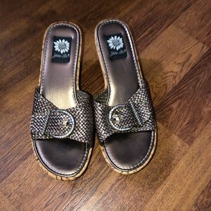 Yellow Box wedges size 6